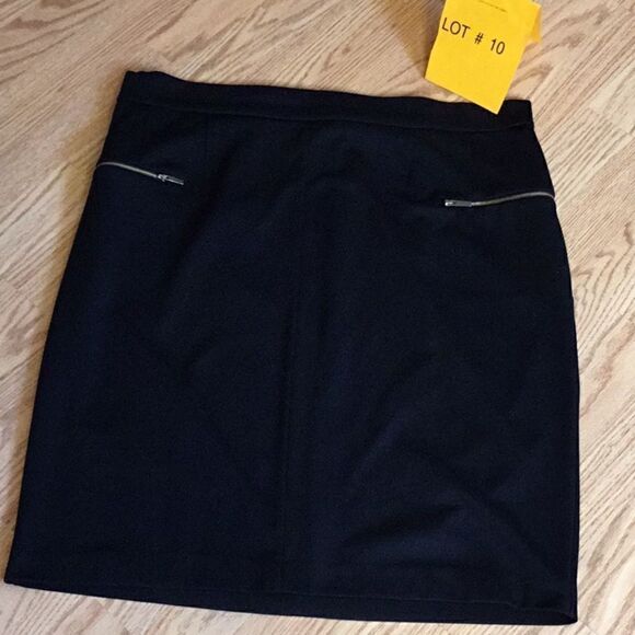 Black pencil shirt is size 2 x large SIMPLY EMMA - Picture 2 of 8